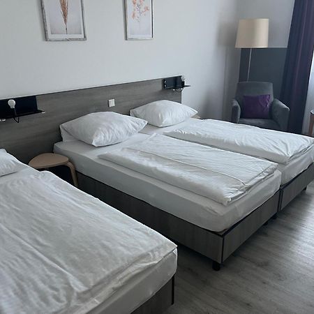 Prima Inn Hotel & Hof Neuruppin - Digitales & Rezeptionsloses Motel Esterno foto