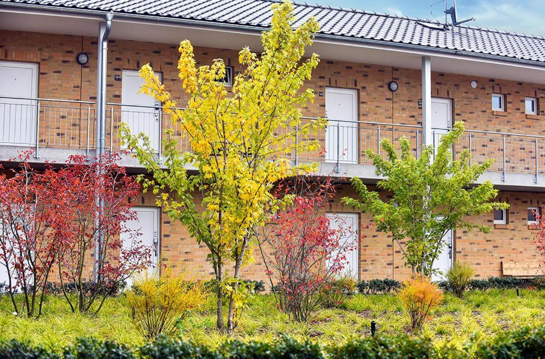 Prima Inn Hotel & Hof Neuruppin - Digitales & Rezeptionsloses Motel Esterno foto