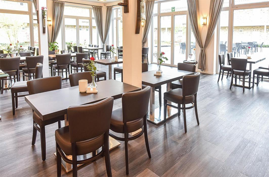 Prima Inn Hotel & Hof Neuruppin - Digitales & Rezeptionsloses Motel Esterno foto