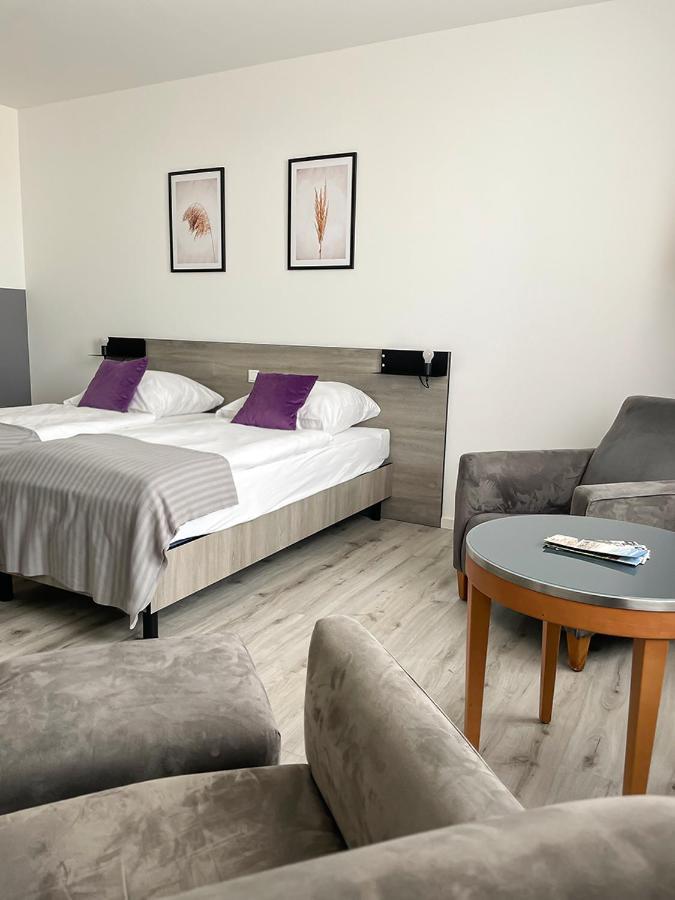 Prima Inn Hotel & Hof Neuruppin - Digitales & Rezeptionsloses Motel Esterno foto