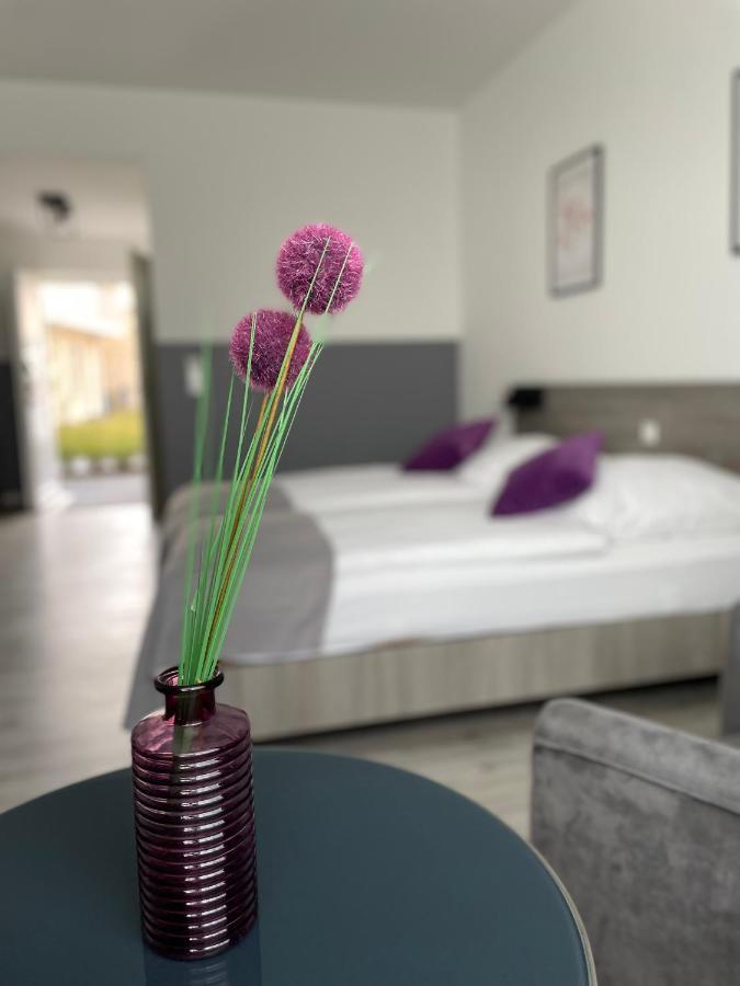 Prima Inn Hotel & Hof Neuruppin - Digitales & Rezeptionsloses Motel Esterno foto
