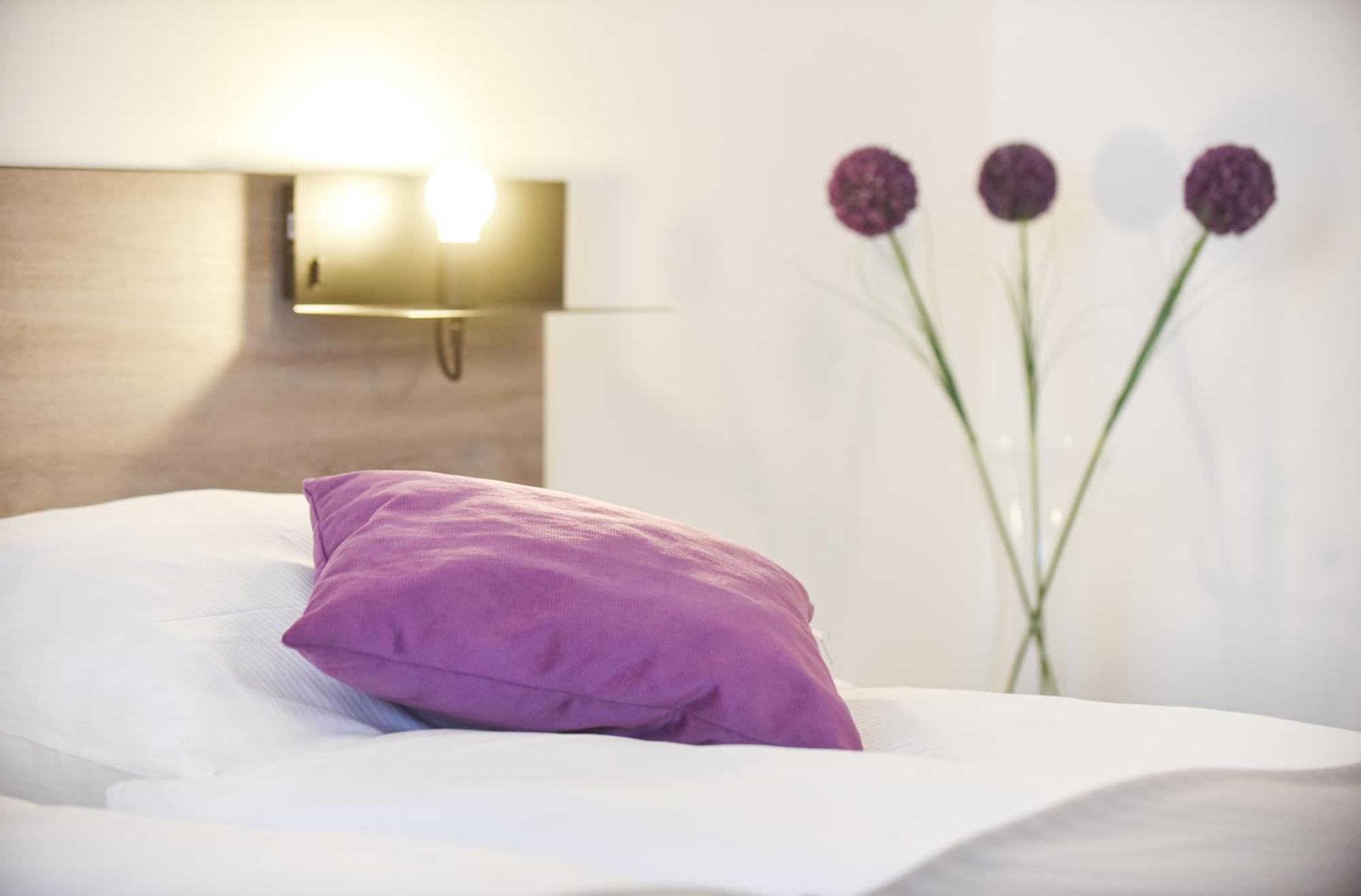 Prima Inn Hotel & Hof Neuruppin - Digitales & Rezeptionsloses Motel Esterno foto